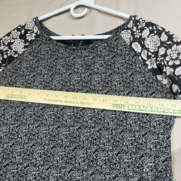 Lucky Brand Boho Mixed Print Floral Tee Black White Back Zip - Size L - Picture 5 of 7